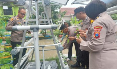 Kasat-Binmas-Polresta-Sidoarjo-Ajak-Bhabinkamtibmas-Optimalkan-Pekarangan-Bergizi-di-Sumorame