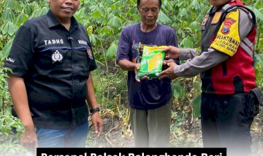 Personel-Polsek-Balongbendo-Berikan-Bantuan-Bibit-Jagung-kepada-Petani