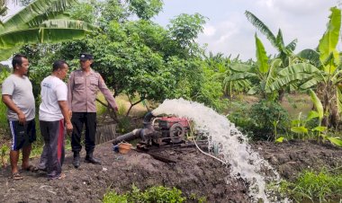 Kapolsek-Sedati-Dukung-Swasembada-Pangan,-Warga-Semampir-Olah-Lahan-Tambak-untuk-Ketahanan-Pangan