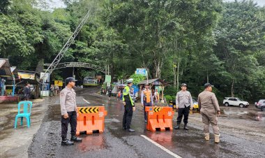 Polres-Mojokerto-Tutup-Jalur-Pacet--Cangar-Selama-Proses-Penanganan-Longsor