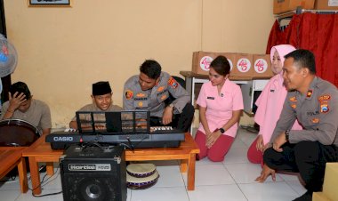 Polisi-Peduli,-Kapolres-Ngawi-bersama-Bhayangkari-Kunjungi-Panti-Tunanetra