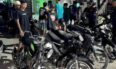 Respons-Cepat-Polres-Gresik,-Enam-Remaja-Balap-Liar-Diamankan-Sat-Samapta-di-Jalan-Raya-Bungah