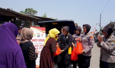 Polwan-Polresta-Sidoarjo-Gelar-Bakti-Sosial-Peringati-Hari-Jadi-ke-77