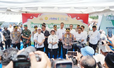Polri-Distribusikan-1.765-Ton-Jagung-ke-Gudang-Perum-Bulog-pada-Panen-Raya-Kuartal-III
