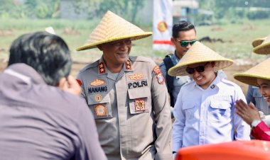 Kapolda-Jatim-Pimpin-Penanaman-Jagung-Serentak-Kwartal-IV-di-Mojokerto-Pakai-Benih-Eco-Bhayangkara