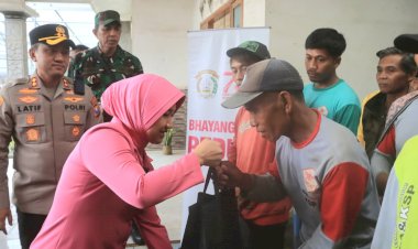 Polres-Probolinggo-Bantu-Warga-Terdampak-Angin-Puting-Beliung