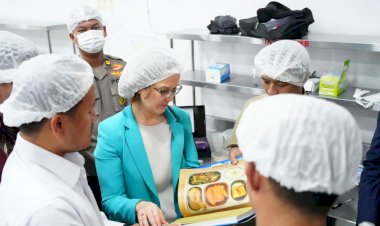 Rasa-Bhayangkara-Nusantara”-Diserahkan-kepada-Delegasi-Prancis,-Potret-Pengabdian-Polri-Dukung-MBG-Berbasis-Gizi,-Budaya,-dan-Ilmu-Pengetahuan