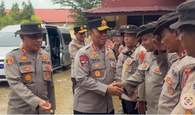 Wakapolri-Tinjau-Penanganan-Dampak-Bencana-di-Aceh-Tamiang,-Ratusan-Kendaraan-dan-Personel-Disiapkan