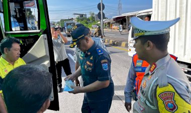Gelar-Ramp-Check-Angkutan-Umum-Polres-Probolinggo-Fokus-Wujudkan-Keselamatan-Lalu-Lintas