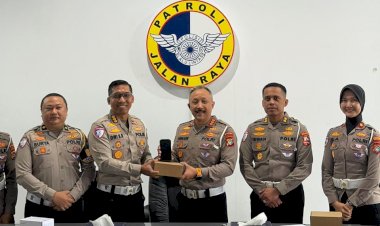 Korlantas-Polri-Distribusikan-15-Unit-ETLE-Handheld-ke-Polda-Babel-Perkuat-Pengawasan-dan-Penindakan-Pelanggaran-Lalin
