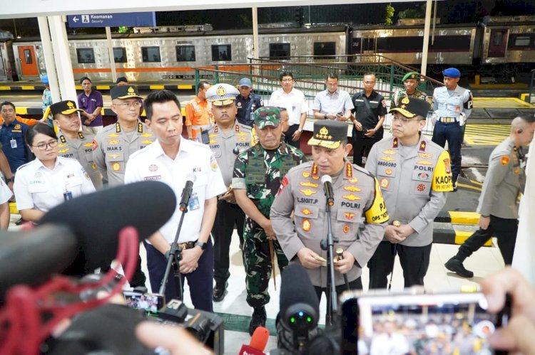 Tinjau Stasiun Tugu DIY, Kapolri : Mudik Gunakan Kereta Api Bisa Jadi Alternatif