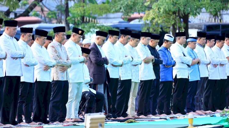 Wakapolri dan PJU Polri Laksanakan Salat Ied di Lapangan Bhayangkara