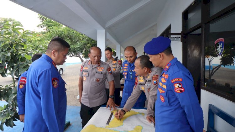 Kapolda Jatim Ikut Turun Cari Korban KMP Tunu Pratama yang Tenggelam di Selat Bali