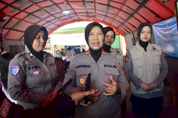 Polres Lumajang Dampingi Anak-anak Pengungsi Semeru: Beri Hiburan dan Pulihkan Trauma